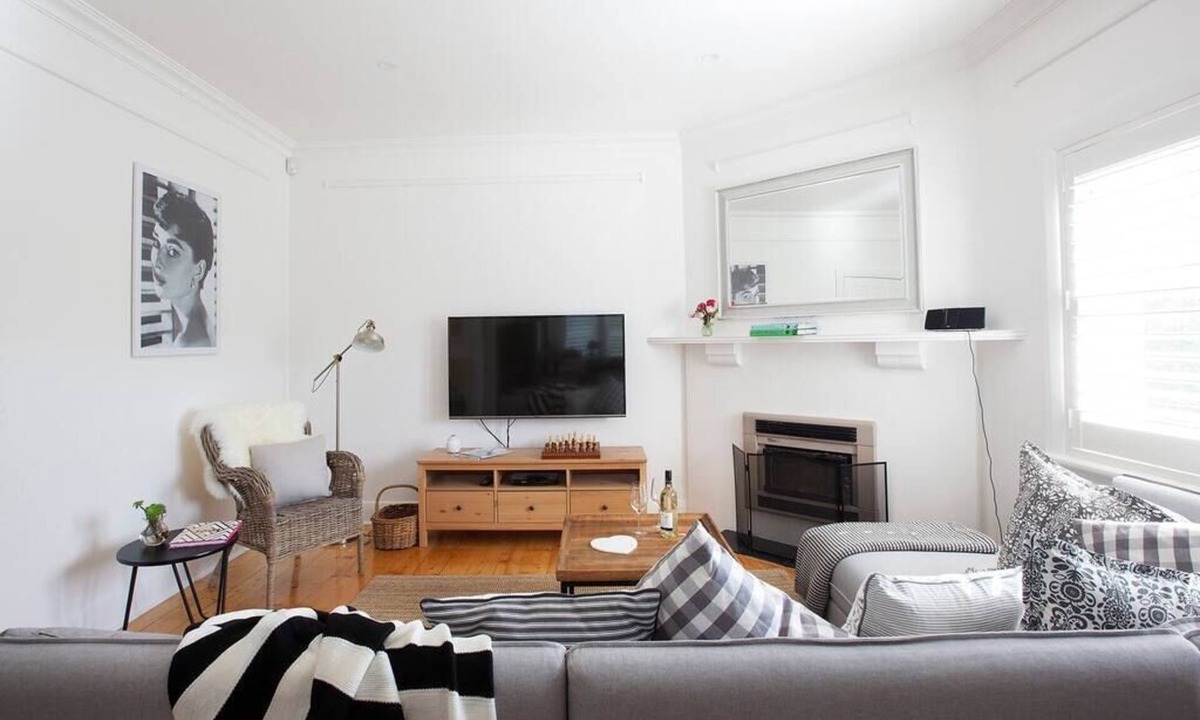 Penola House | THE WHITE HOUSE luxury villa embedded in history