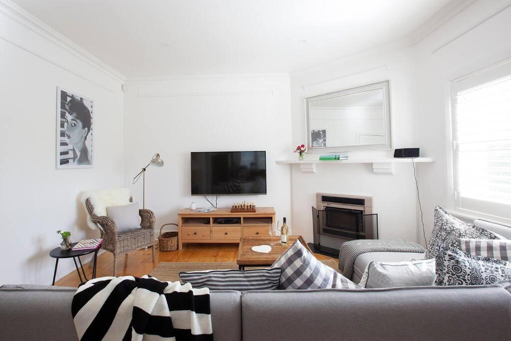 Penola House | THE WHITE HOUSE luxury villa embedded in history