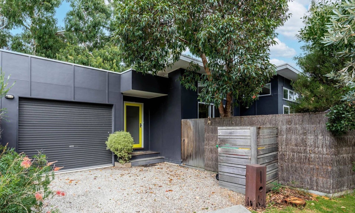 Inverloch House | The Yellow Door Inverloch