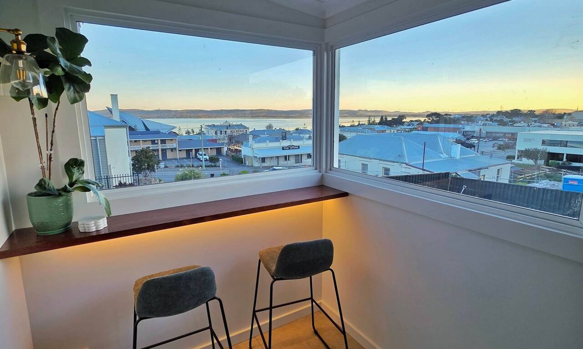 Albany House | The Yellow Door on Spencer | Harbour Views
