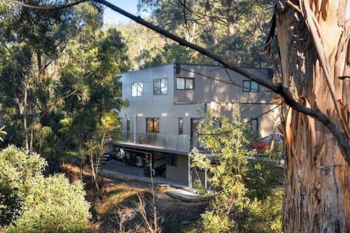 Taroona House | TheTree House Hobart Sleeps 8-2 Bath