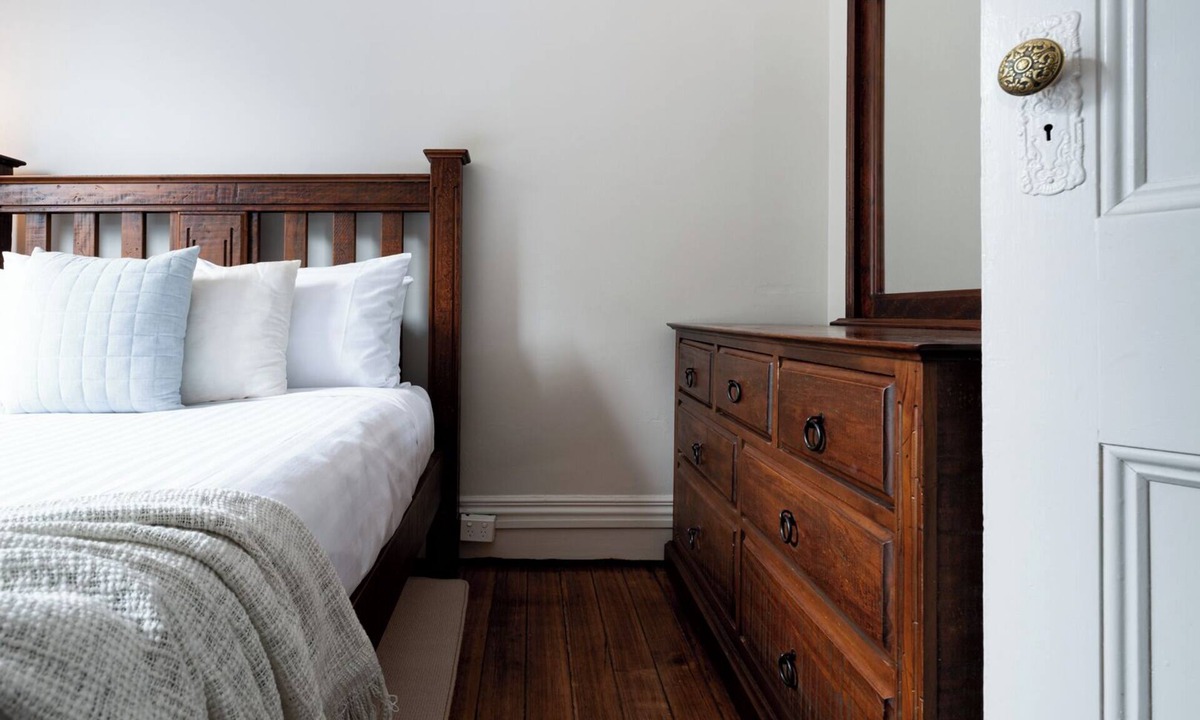 Launceston CBD Cottage | Timeless Treasure: Near the City Centre & WiFi