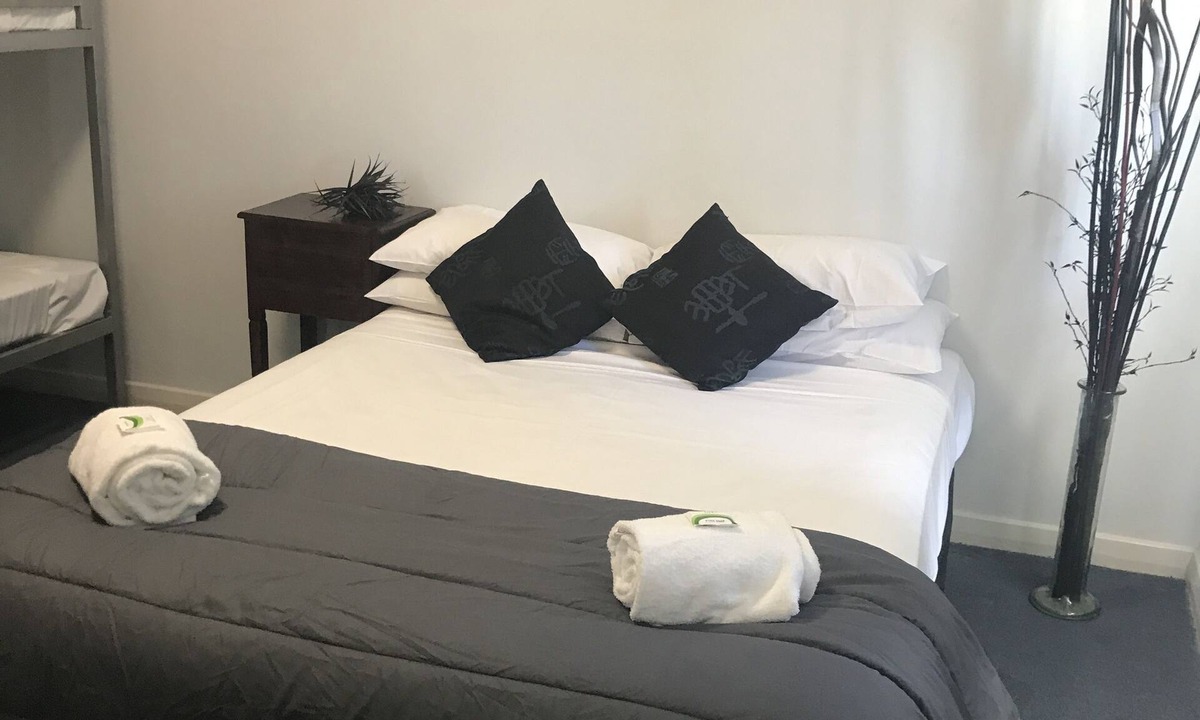Tin Can Bay Hostel | Tin Can Bay Budget Accommodation - Hostel