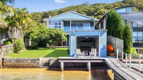 Wagstaffe House | 'Tofua - Absolute Waterfront' by HolidayCo