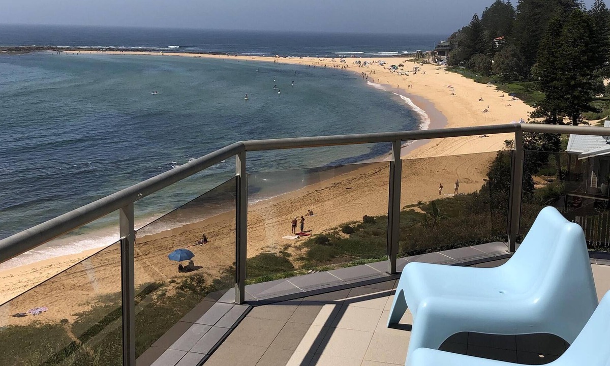 Blue Bay Apartment | Toowoon Bay Beach Front- Fantastic Views- Pool - Free Wifi, and Netflix
