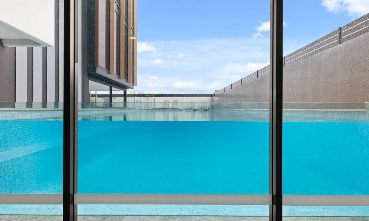 Newcastle Apartment | Top of the World Sky High Luxury