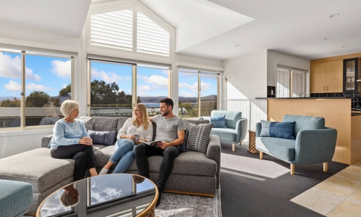 Jindabyne Apartment | Torino 4 - An impressive 4 bedroom Jindabyne townhouse with magnificent views