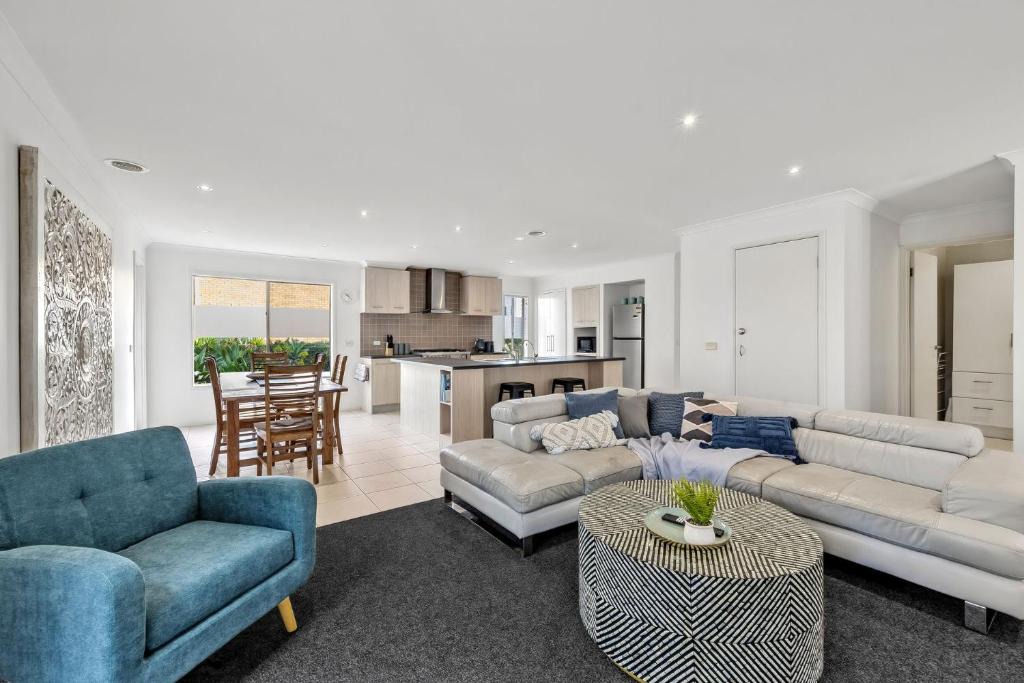 Torquay House | Torquay Pacific Escape Groups, Golf & Beach