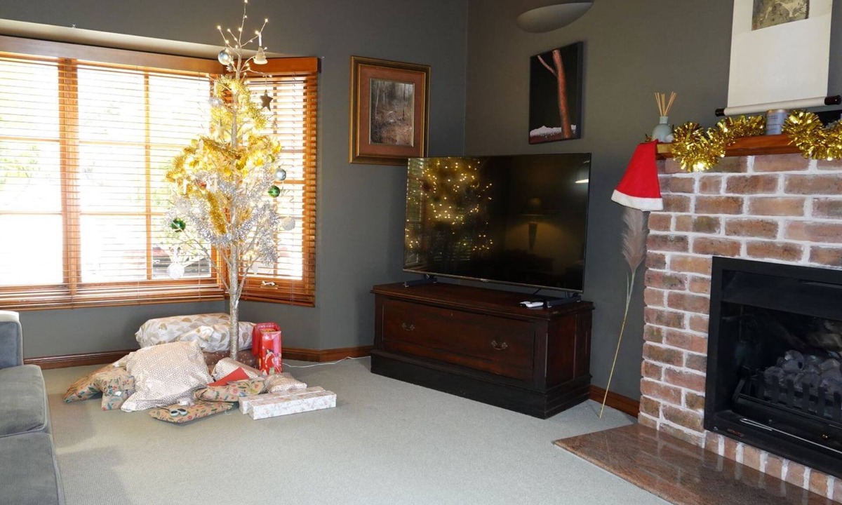 Wentworth Falls House | Tourmaline in Wentworth Falls