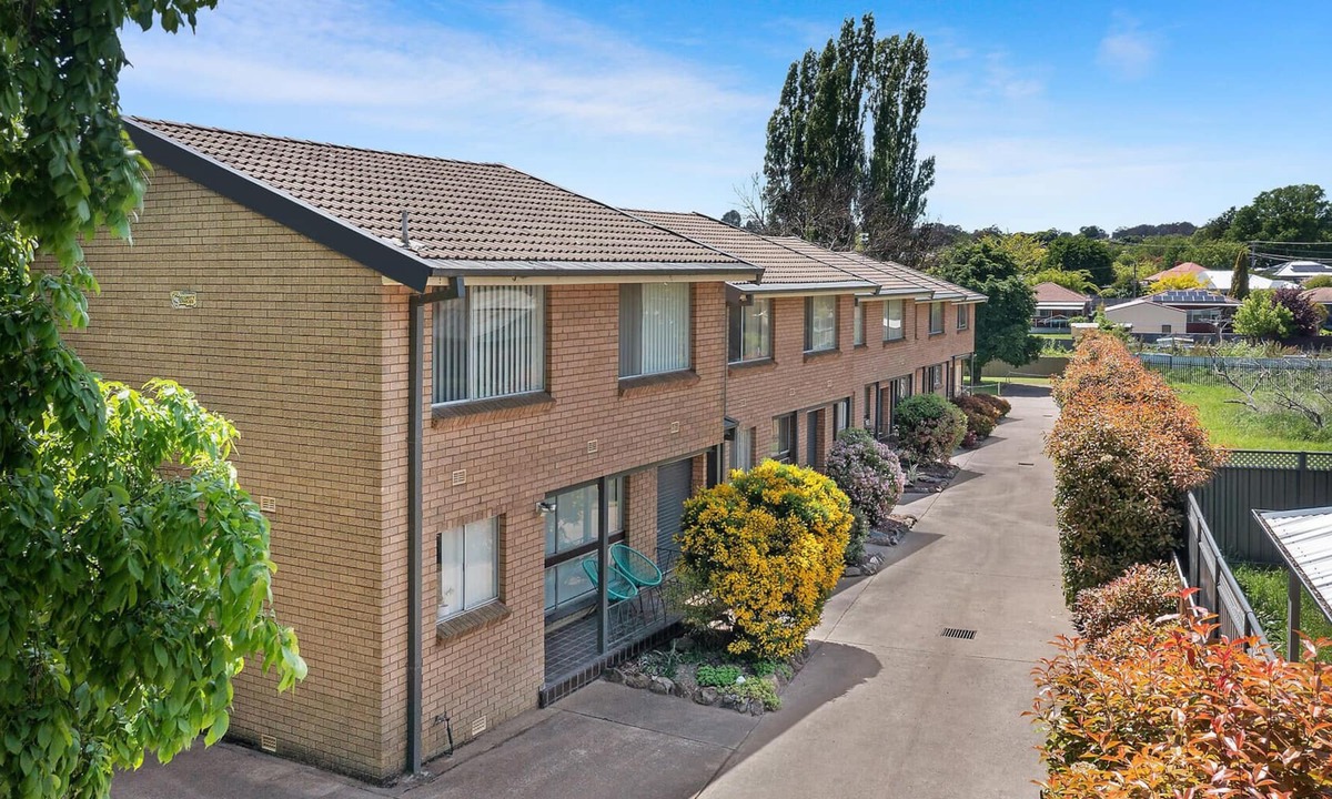 Orange East House | Townhouse, walking distance to cafes and restaurants