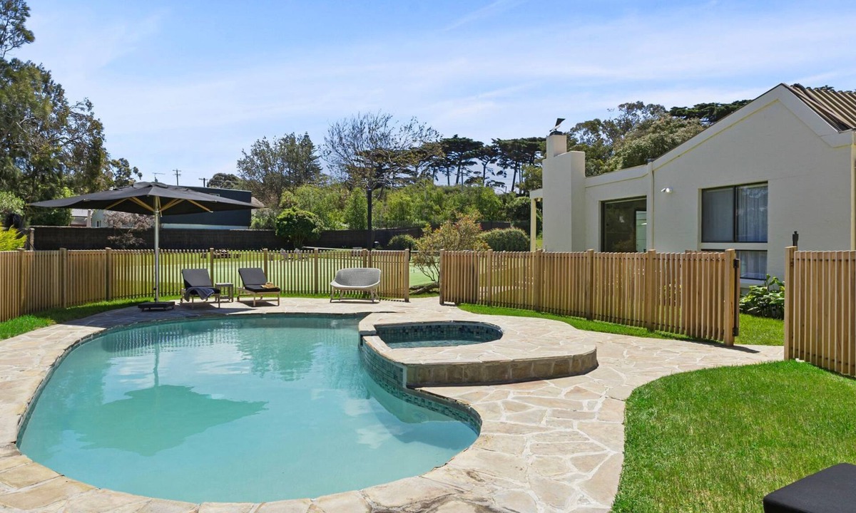 Portsea House | Tradewinds Pool and Court point king beach
