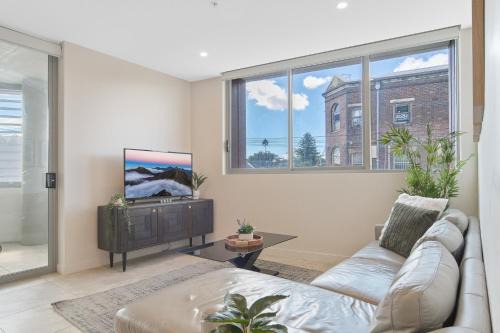 Marrickville Apartment | Tranquil Tokyo-Style 3BR Apartment Near Everything