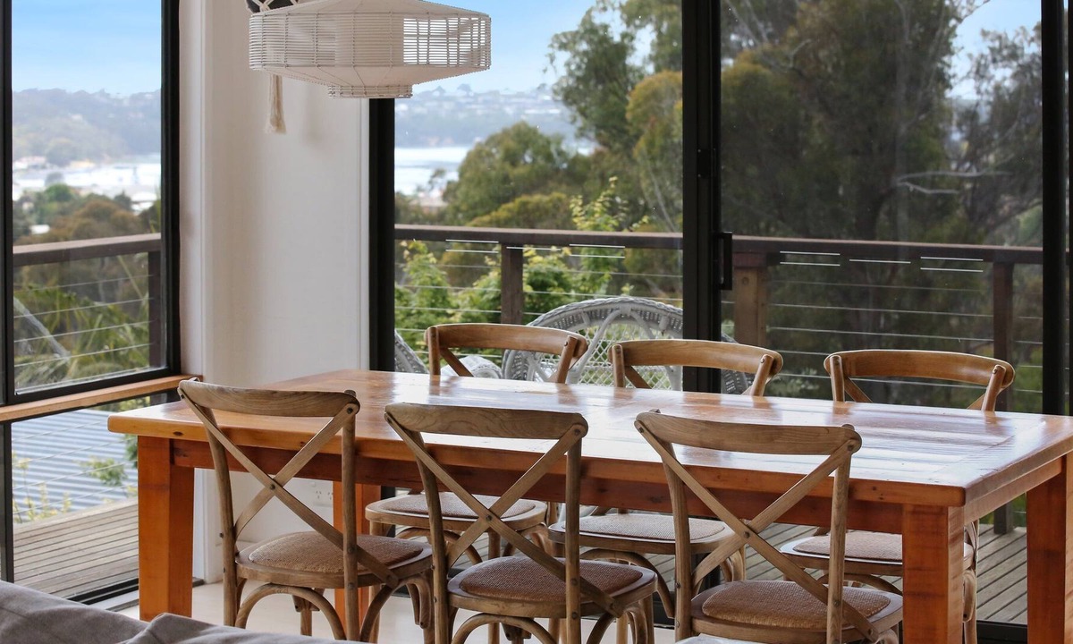 Merimbula Apartment | Treehouse on the Coast - Pet friendly, 3 bedroom