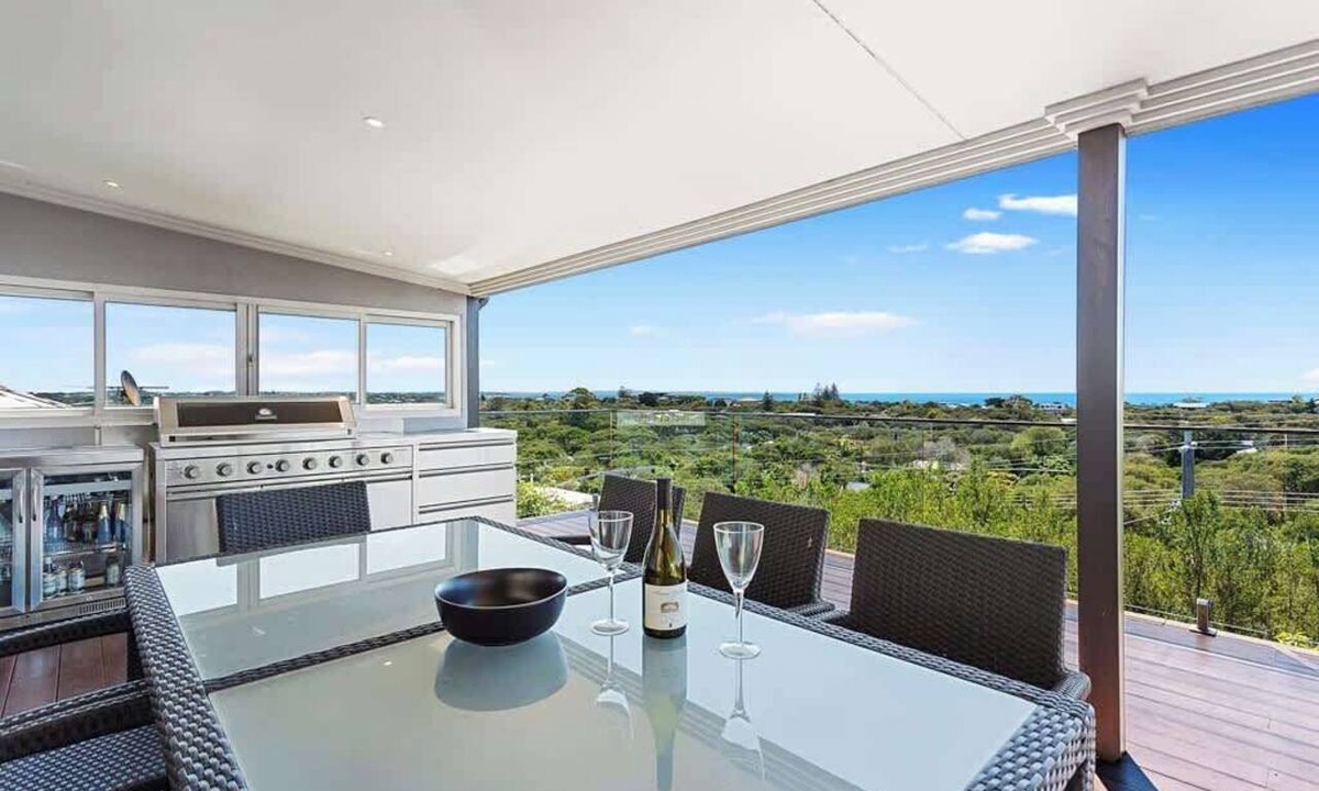 Rye House | Trethellan -Bay views, 10 minute walk to the beach
