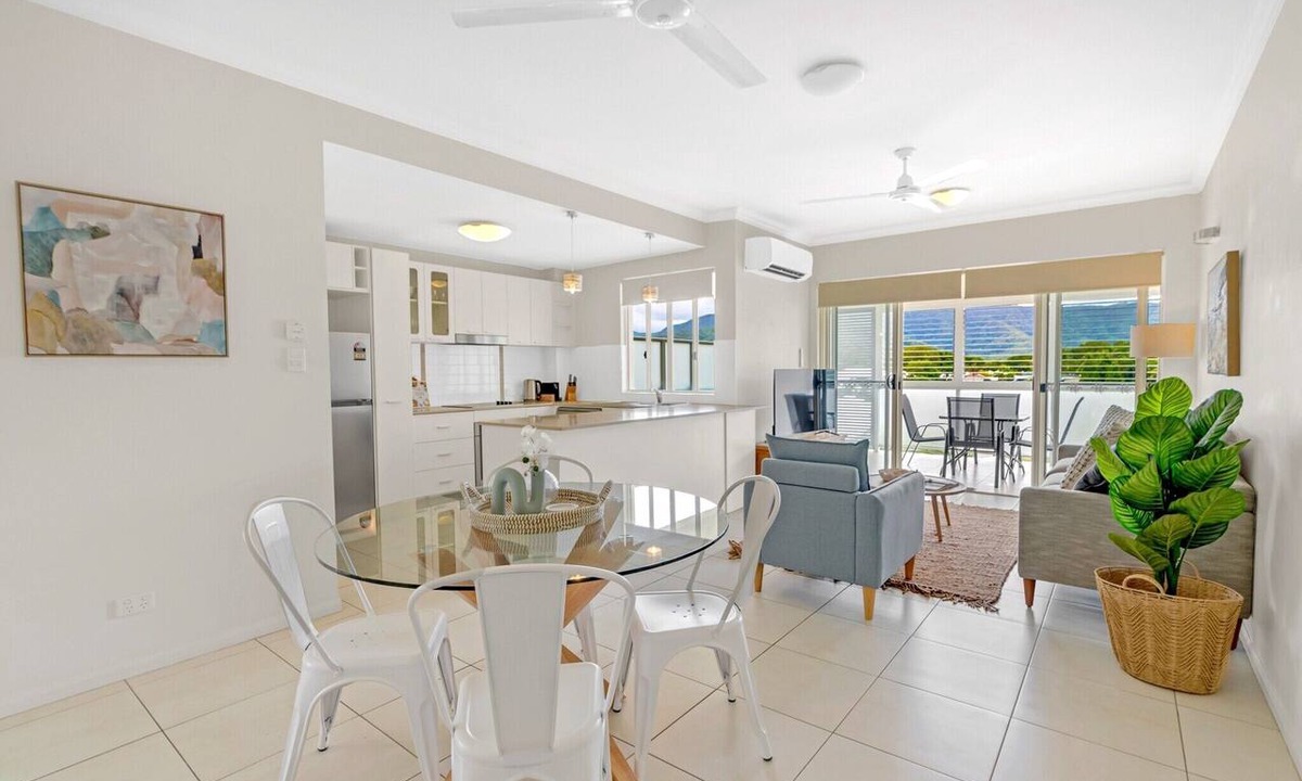 Trinity Beach Apartment | Trinity Beach Retreat with Pool and Scenic Views
