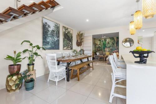 Pottsville House | Tropical Oasis - Creekside Townhouse by uHoliday
