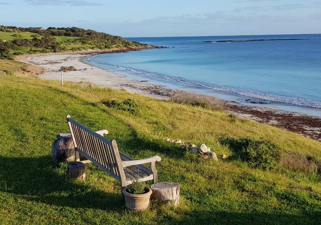 Emu Bay Villa | tu Emuz Stone Beachfront Villa, Emu Bay, Kangaroo Is