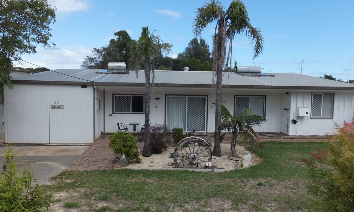 Hopetoun Cottage | Two Pines - a cosy beach-style cottage full of fun surprises!