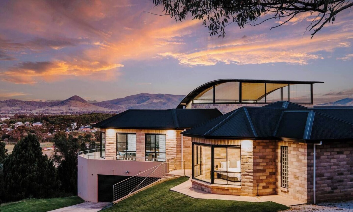 Central Mudgee House | Tyalla Lodge Unique Luxe Design in the Mountains