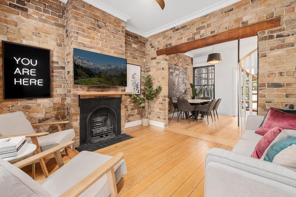 Ultimo House | Ultimo l Renovated 2 Bedroom House With Rooftop Balcony