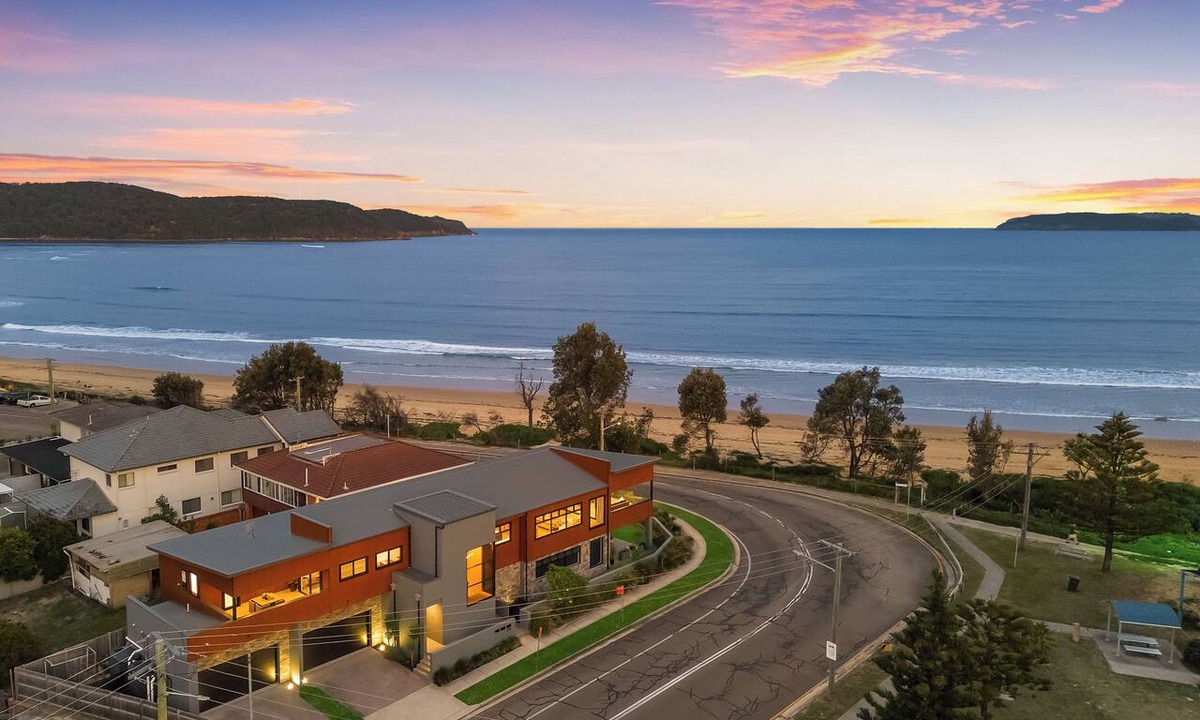 Umina Beach Apartment | Umina Beach-Front Luxury - Air-Con - Alfresco Dining + BBQ - Wi-Fi