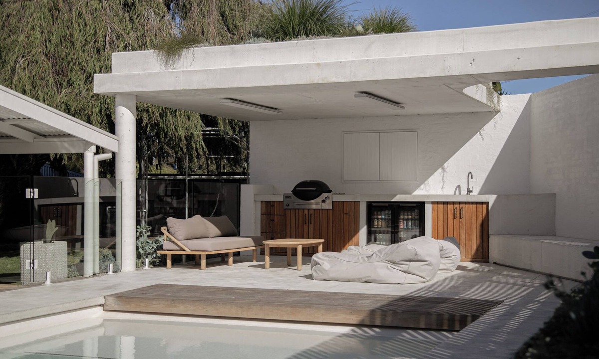 Falcon House | Unique Coastal Home ~ Heated Pool ~ Pet Friendly