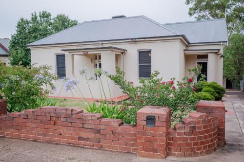 East Tamworth House | Upper Bliss - Family-Friendly 4BR by the Park