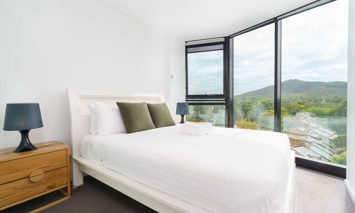 Reid Apartment | Upscale 3BR City Apartment Central CBD Living