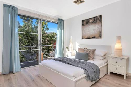 Mawson Lakes House | Urban Junction - Walk to Mawson Lakes Dining & Shops