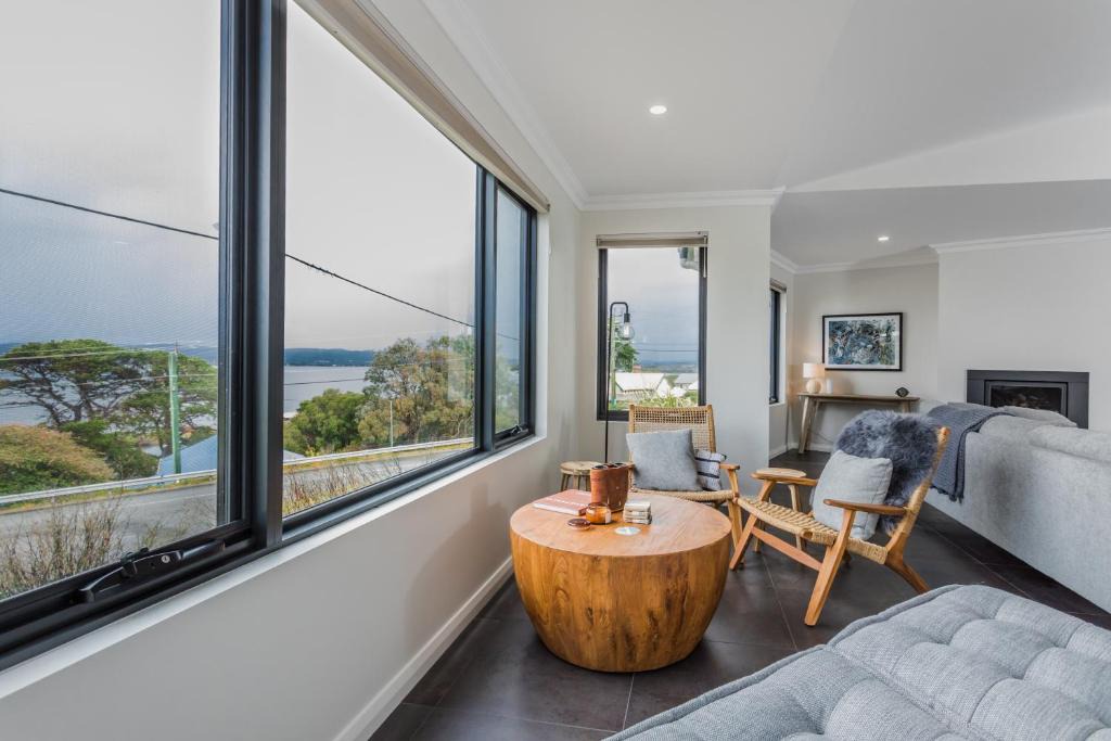 Albany House | Vancouver's End by the BnB Collection