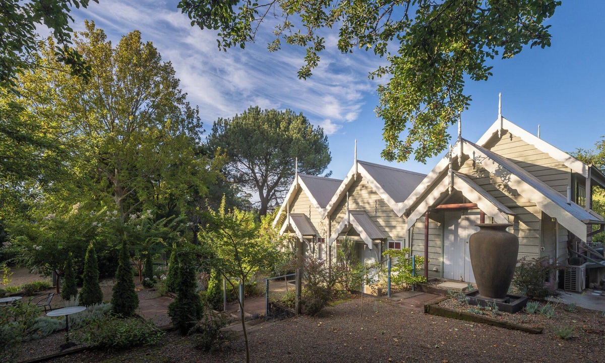 Tilba Tilba Cottage | Velvet Pear Cottage @ The Foxglove Gardens