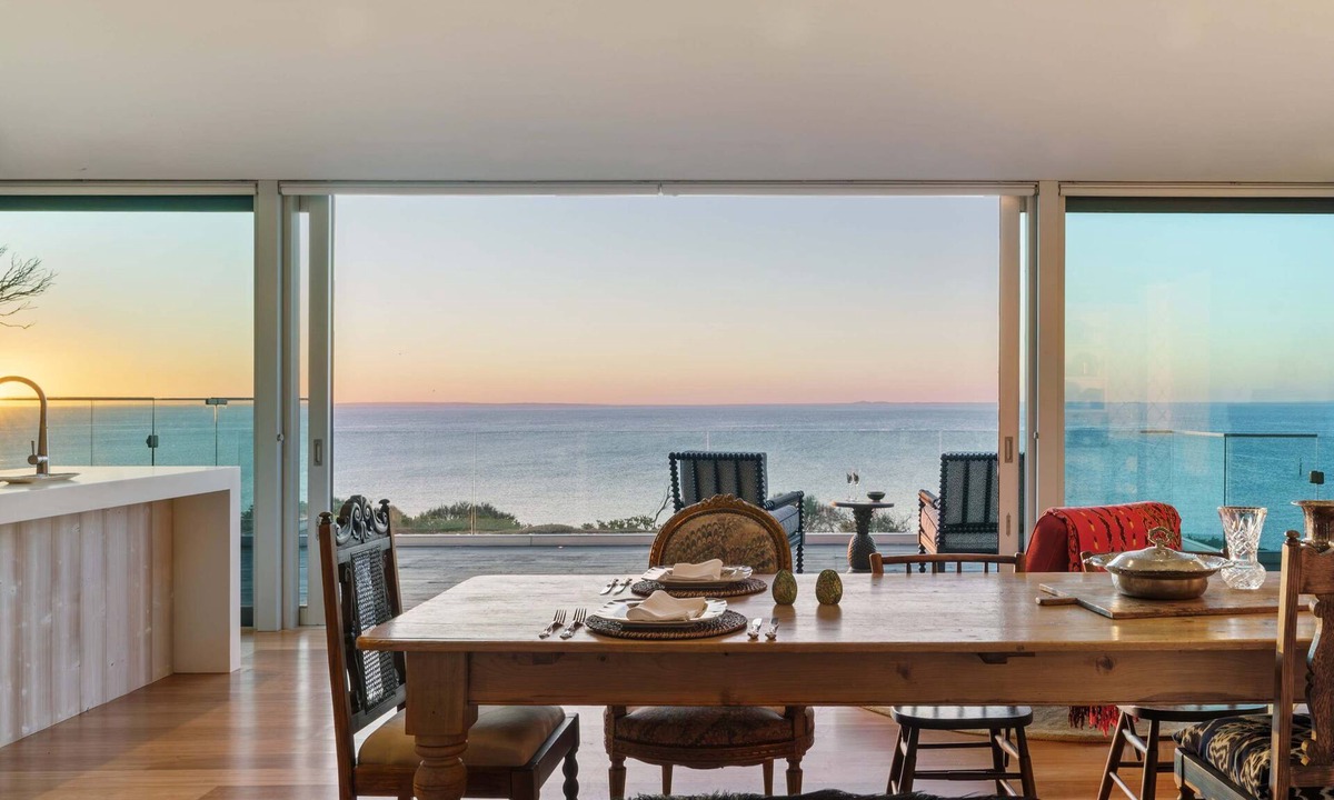 Mount Eliza House | Veranda | Bay Views | Heated Pool | Beach Access