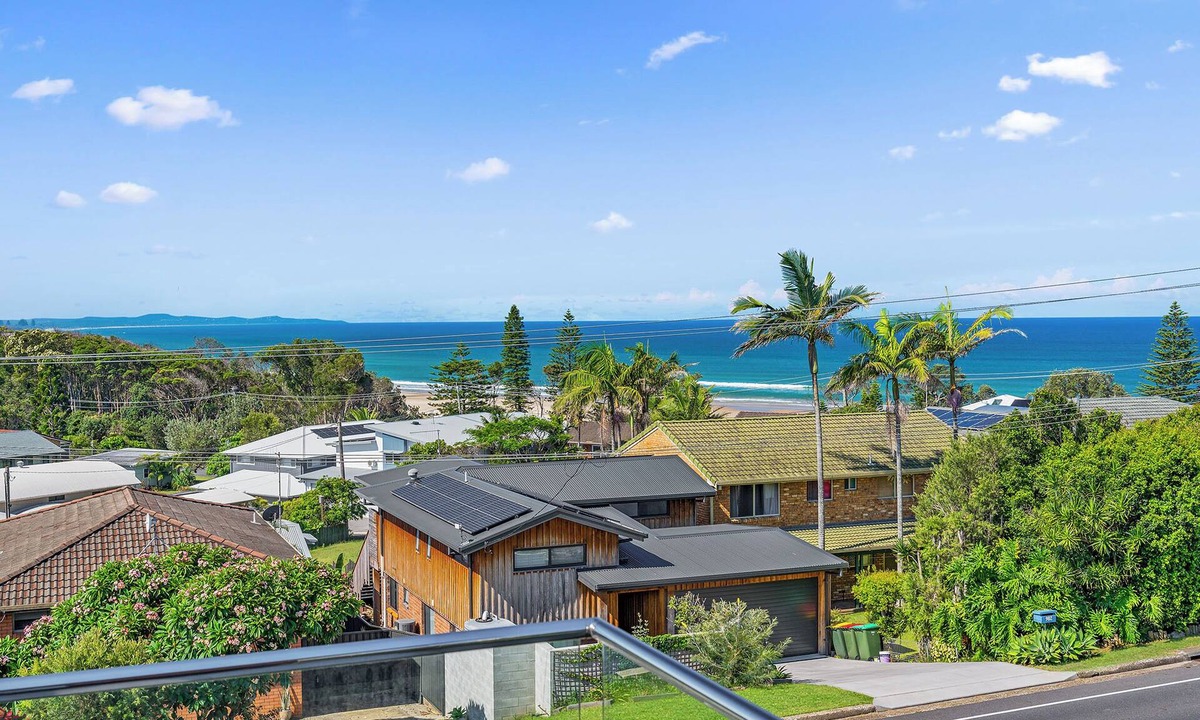 Bonny Hills House | Views of Rainbow Beach 100m to beach