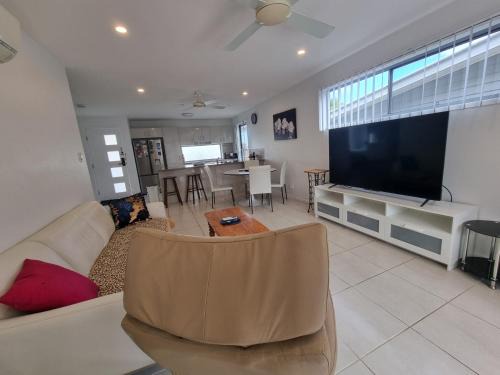 Beerwah House | Villa 2 - Glass House Mountains Retreat