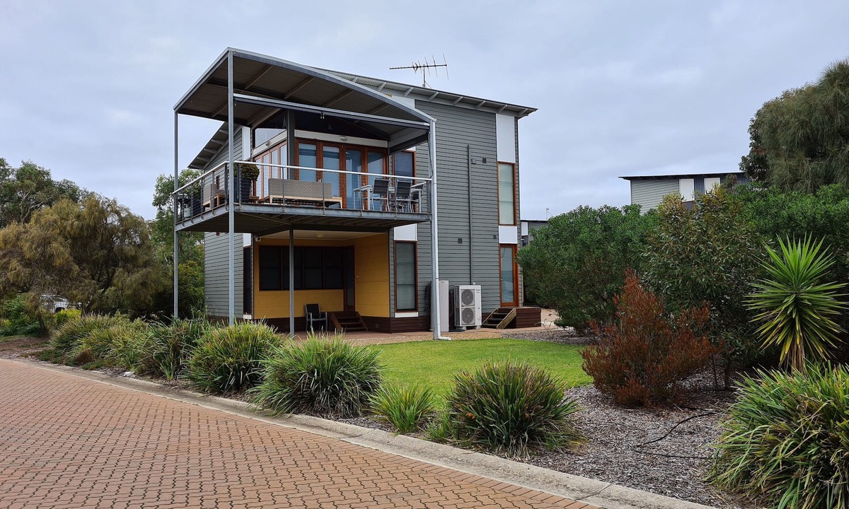 Normanville Villa | Villa 7 South Shores Resort, Normanville - Modern and Stylish Beach Villa
