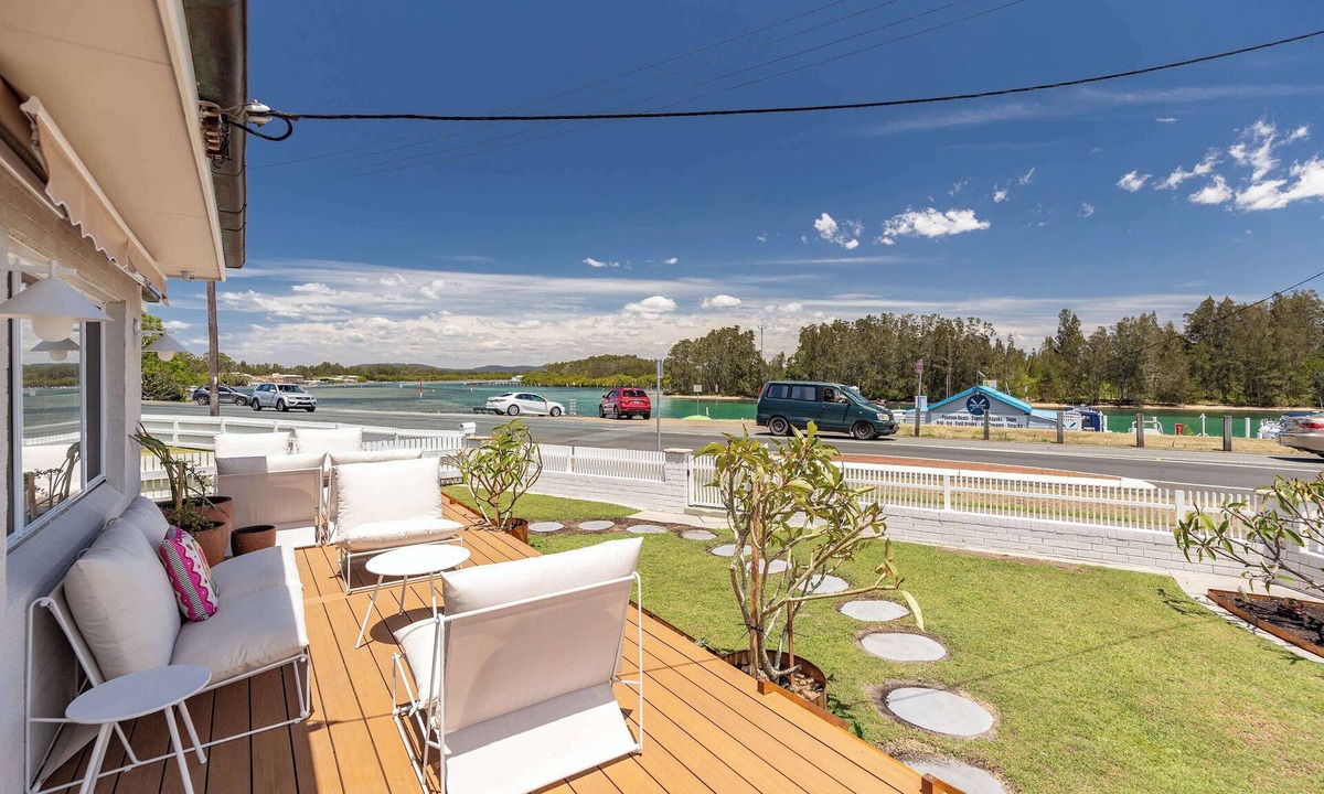 Forster Villa | Villa Lola Lakefront Comfort