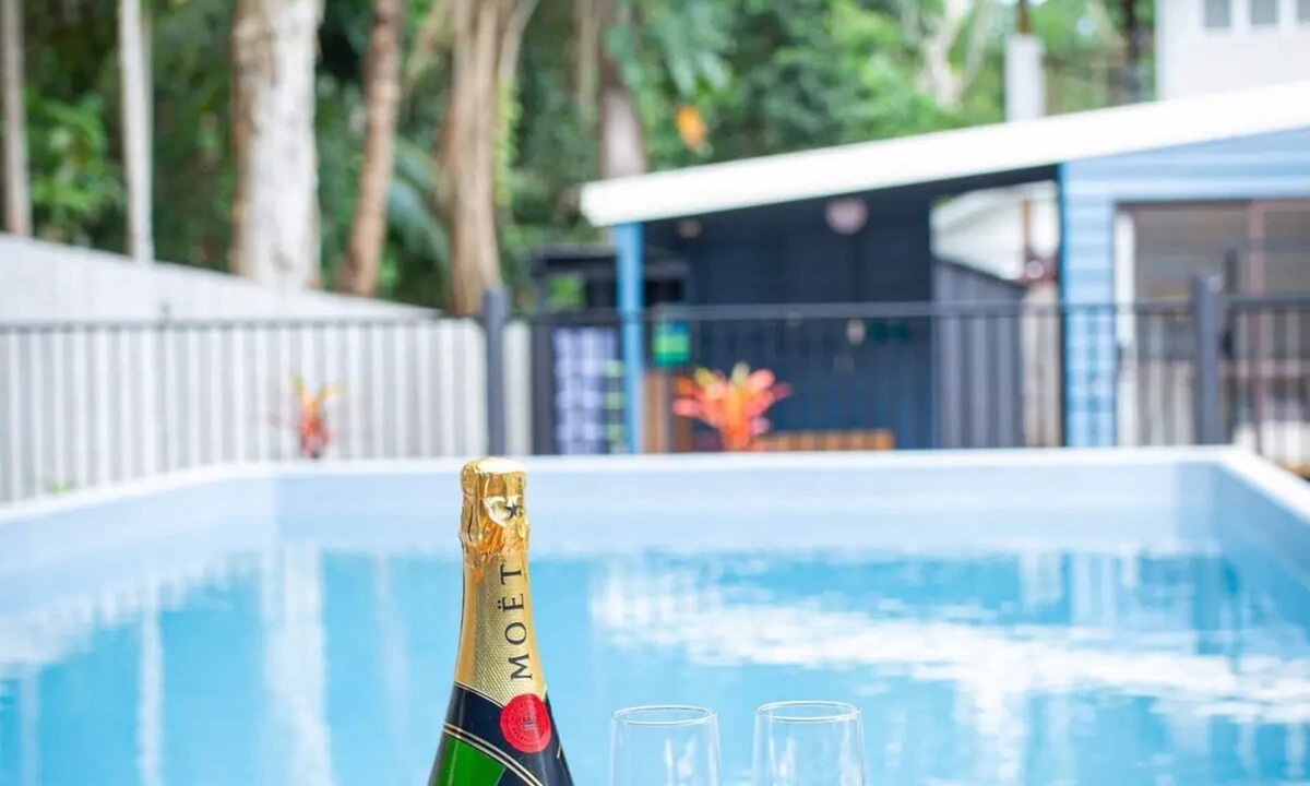 Port Douglas House | Villa Sorrento - house on 4 Mile Beach in Port Douglas. Pet friendly child safe.