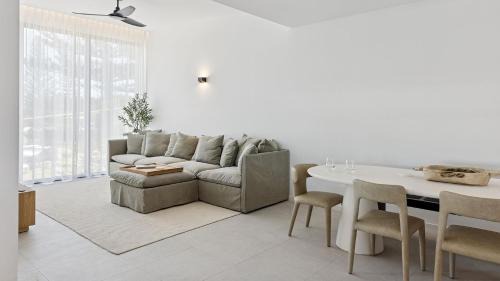 Yamba Apartment | Villa Verda 2 - Luxury Coastal Escape with Private Pool - Holiday Yamba
