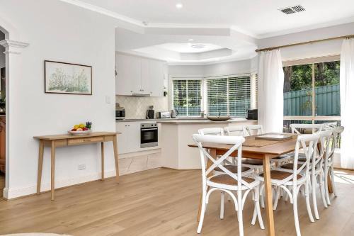Aldgate House | Village House - A Stylish Stay in the Adelaide Hills