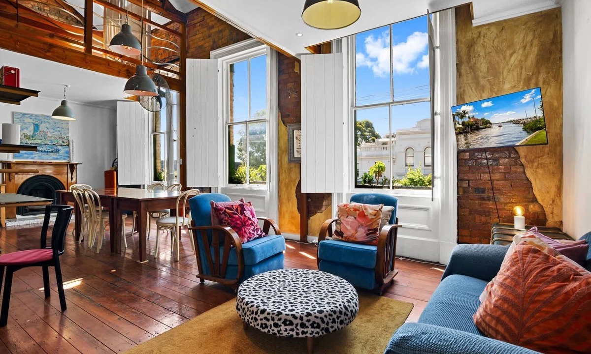 North Melbourne Apartment | Vintage loft residence with Open-plan mezzanine's