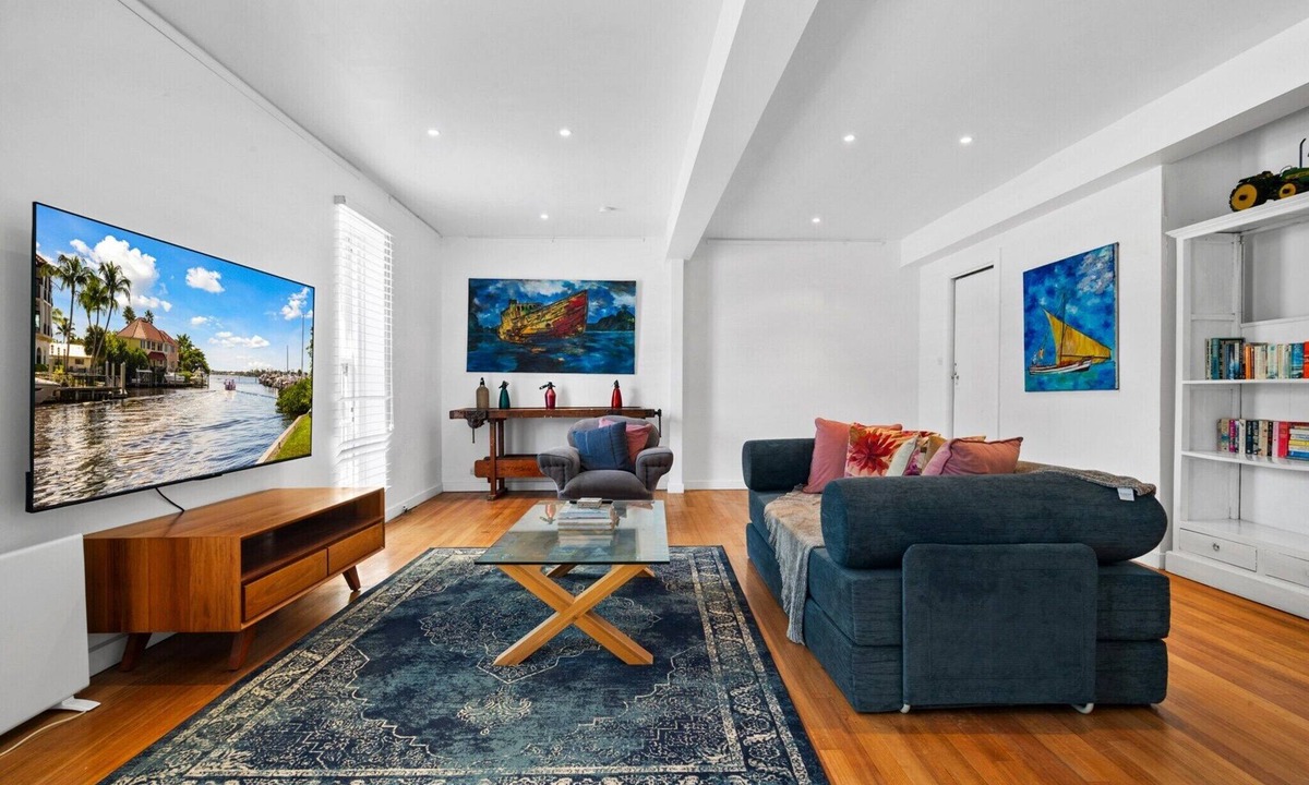 North Melbourne Apartment | Vintage loft residence with Open-plan mezzanine's