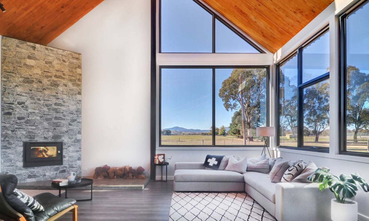 Mansfield House | Vista Montagna - modern home set on peaceful acreage.
