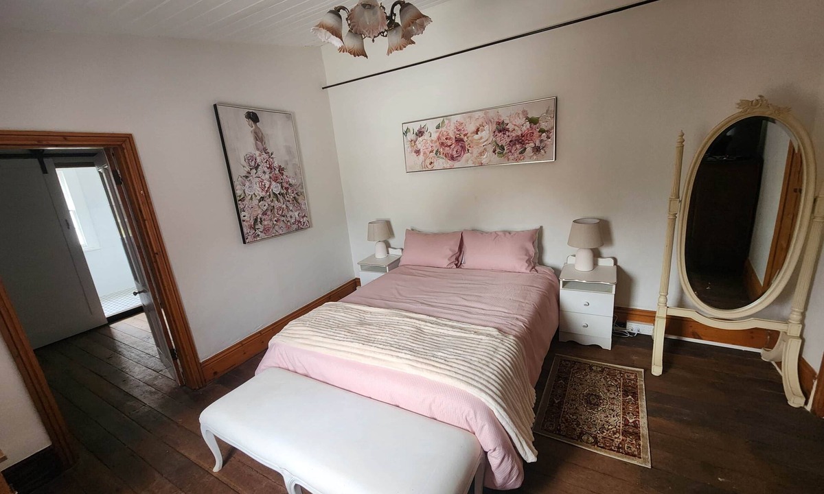 Katrine House | "Viveash" Historic accommodation with Ensuite