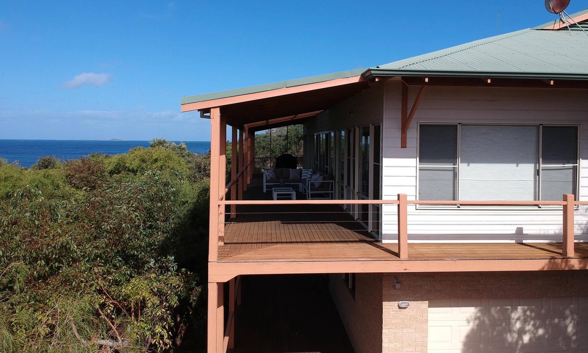 Augusta House | Vivente - 180 degree views of the river mouth. An easy walk to the Colourpatch Cafe and ocean - Vivente - ocean views everywhere