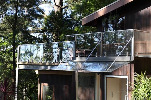 Olinda Villa | Vivian's Cottage with Cozy Fireplace! Pets Freindly!