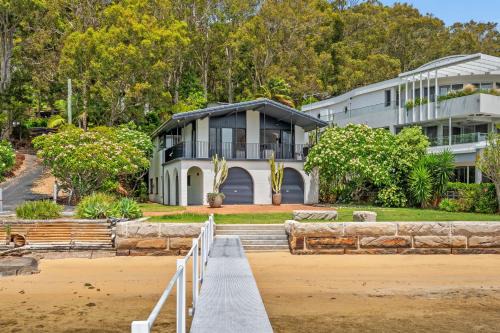 Wagstaffe House | Wagstaffe Waterfront Retreat