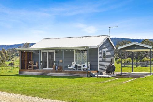 Mole Creek House | Wakefields - an enchanting mountain view cottage