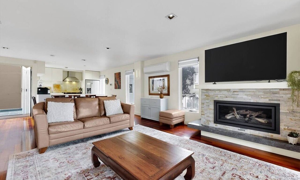 Richmond North Apartment | Walk to MCG | Luxury Richmond Townhouse