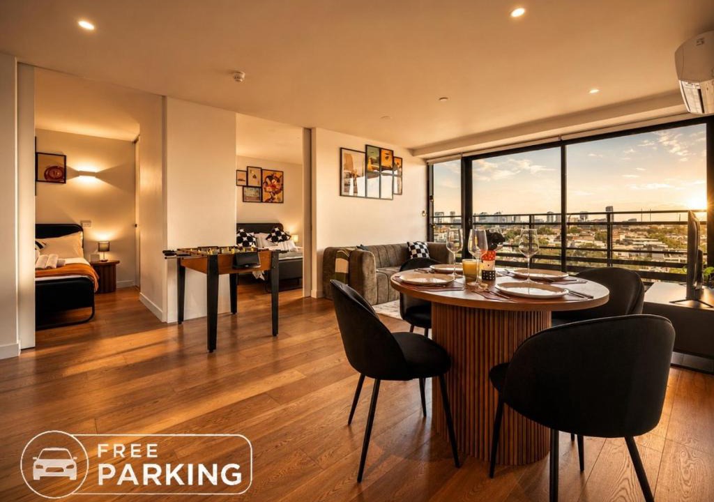 North Melbourne Apartment | Walk to Melb Uni Hospital CBD Free Parking