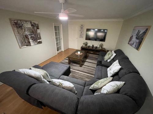 Wannanup House | Wannanup Retreat - Spacious Home - Sleeps Up to 8 - Pet Friendly